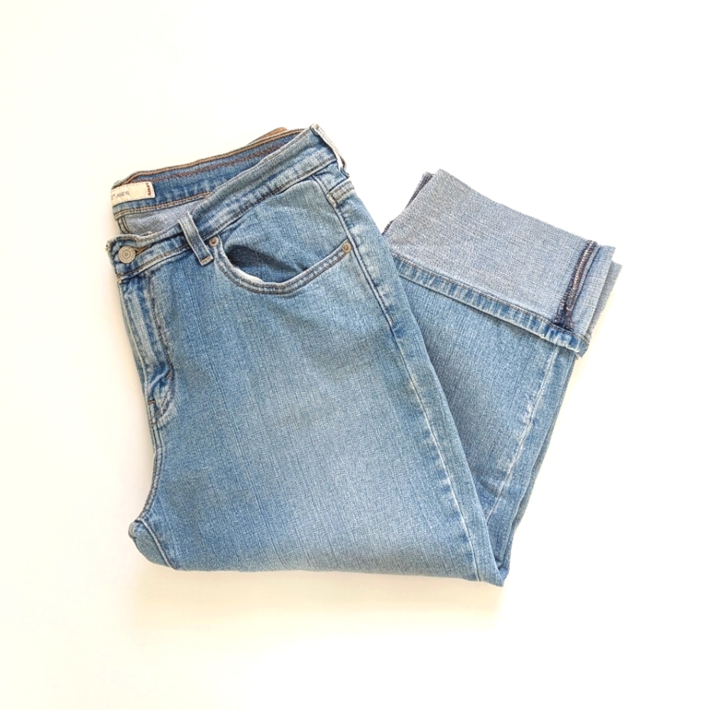 Levi's women's vintage 515 light washed cropped Capri jeans, size 14